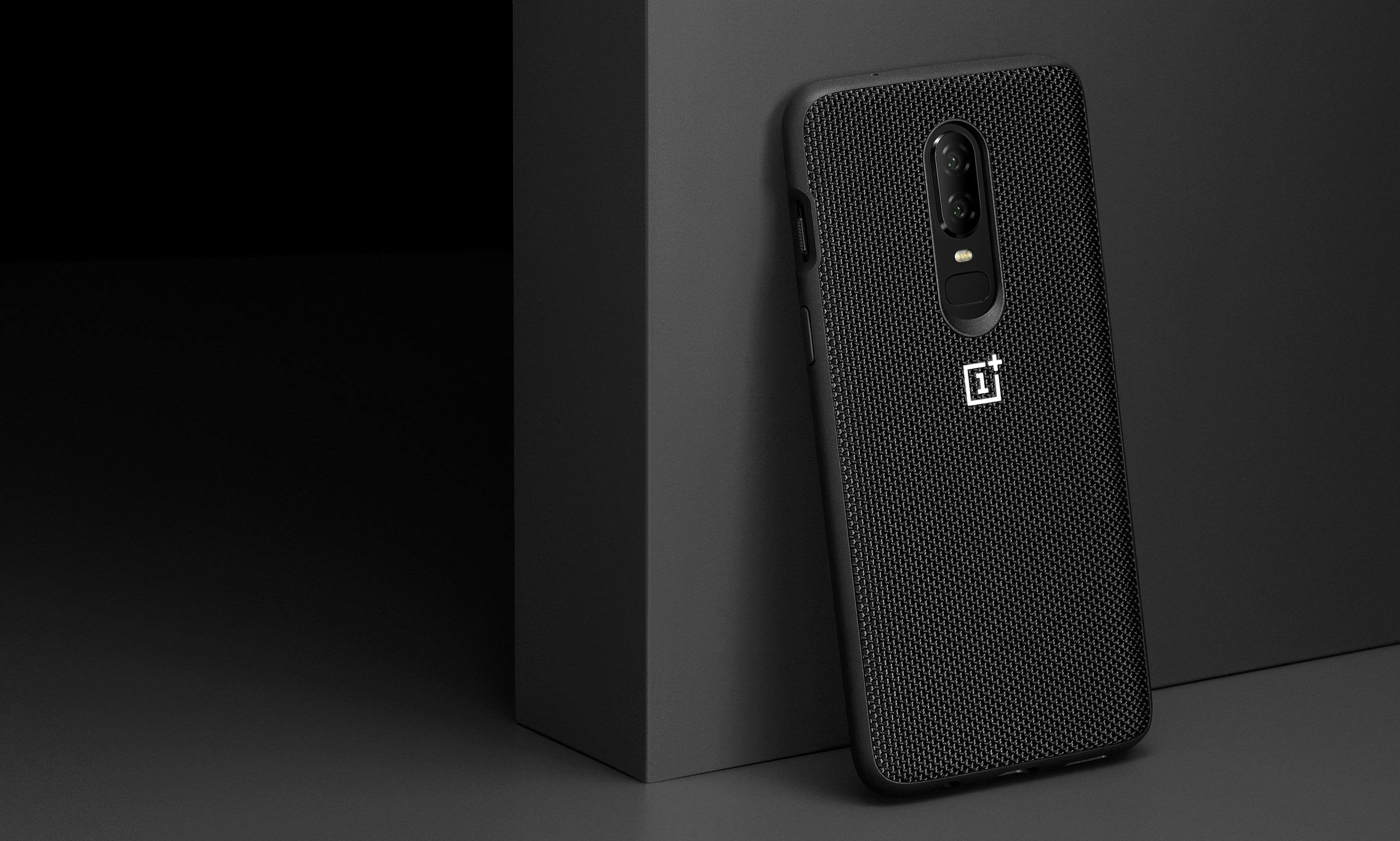 https://opstatics.com/store/20170907/assets/images/products/oneplus-6/bumper-case/pc/screen_nylon1.jpg